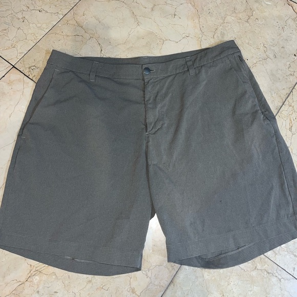 Lululemon classic men’s shorts - Picture 1 of 4